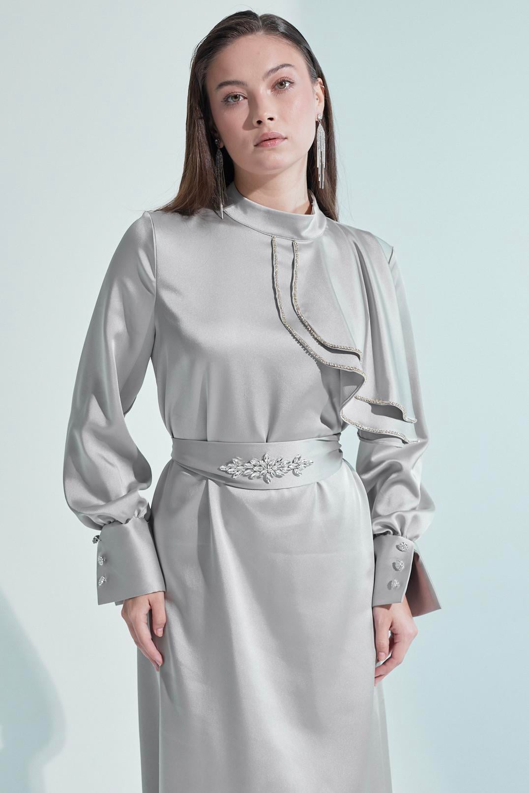 Déborah Elbise Gri