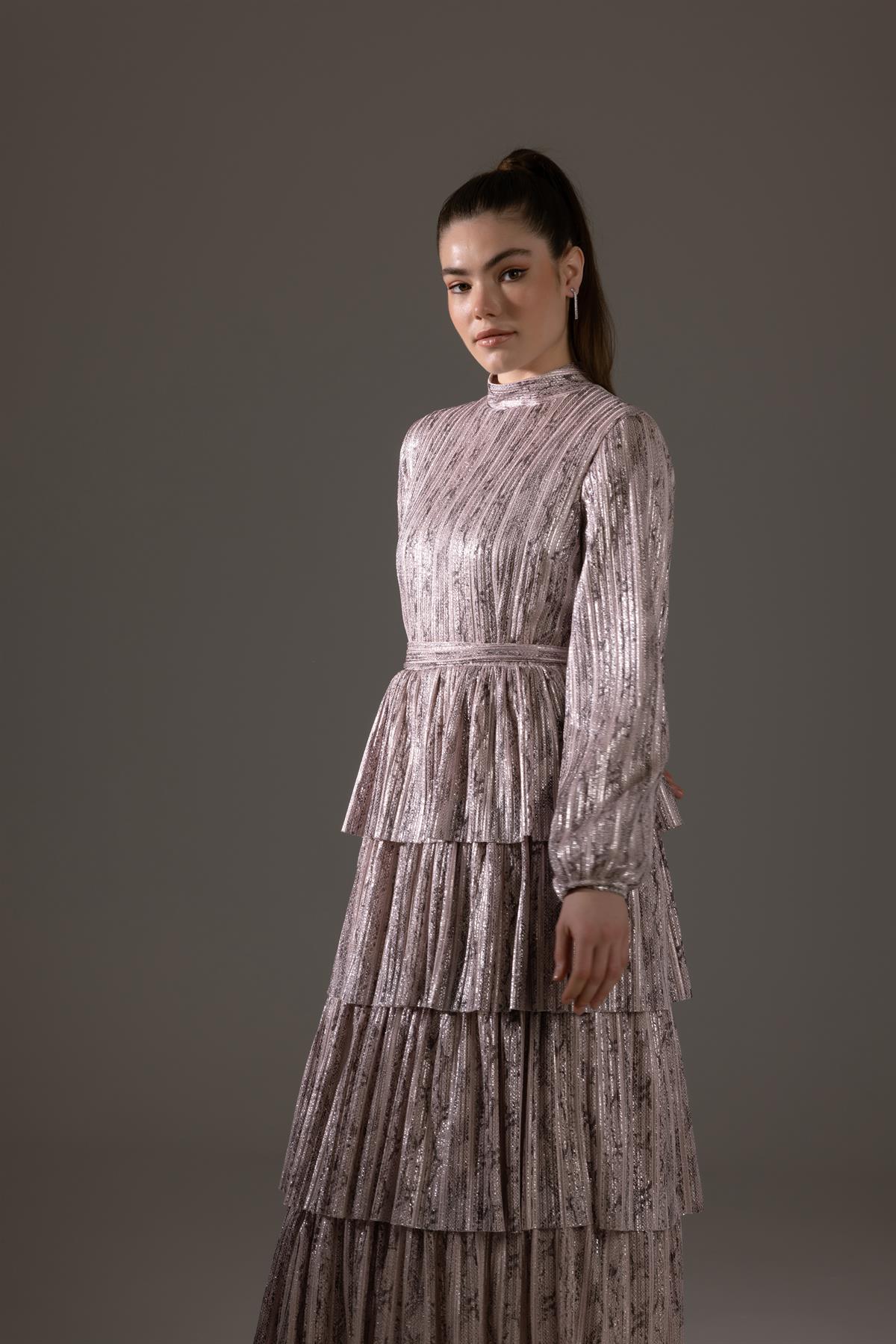 Katlı Özel Tasarım Fırfır Elbise Pudra Özel Desen 