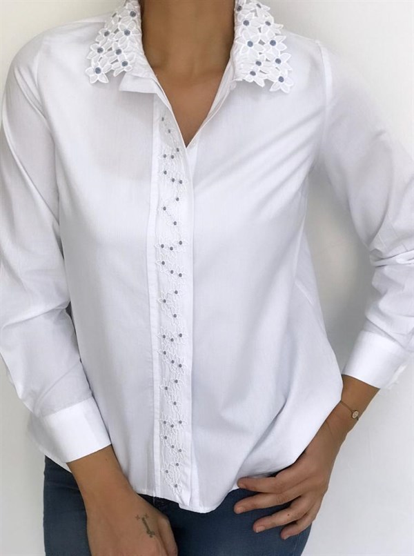 Beyaz Renk Yakası Delikli Çiçekli ve Patı Nakış İşlemeli Gömlek - Yaz  Gündoğan Butik