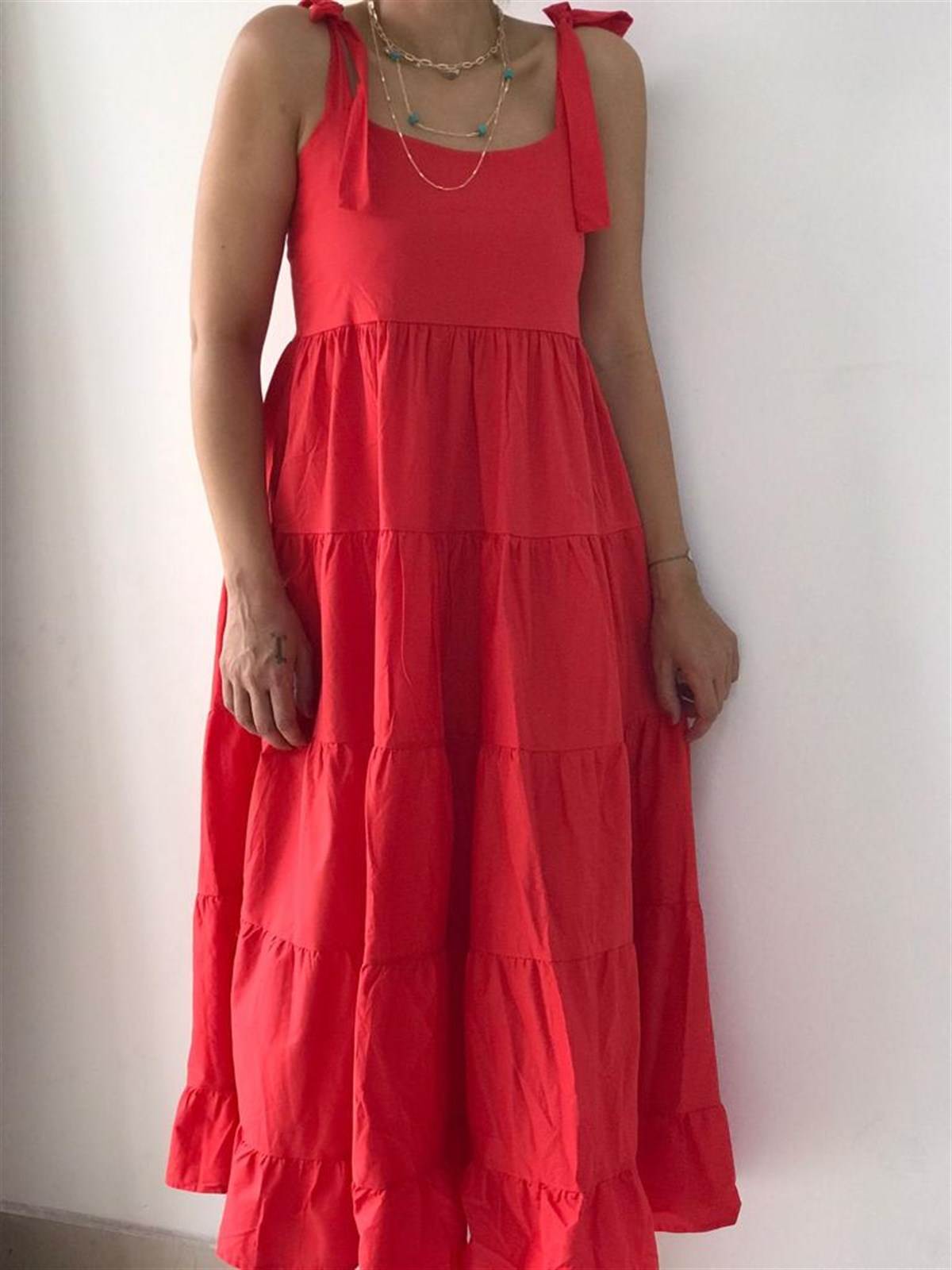 Kırmızı Renk Omuz Kumaş Askı Bağcıklı Üstü Tam Kalıp Altı Bol Elbise - Yaz  Gündoğan Butik