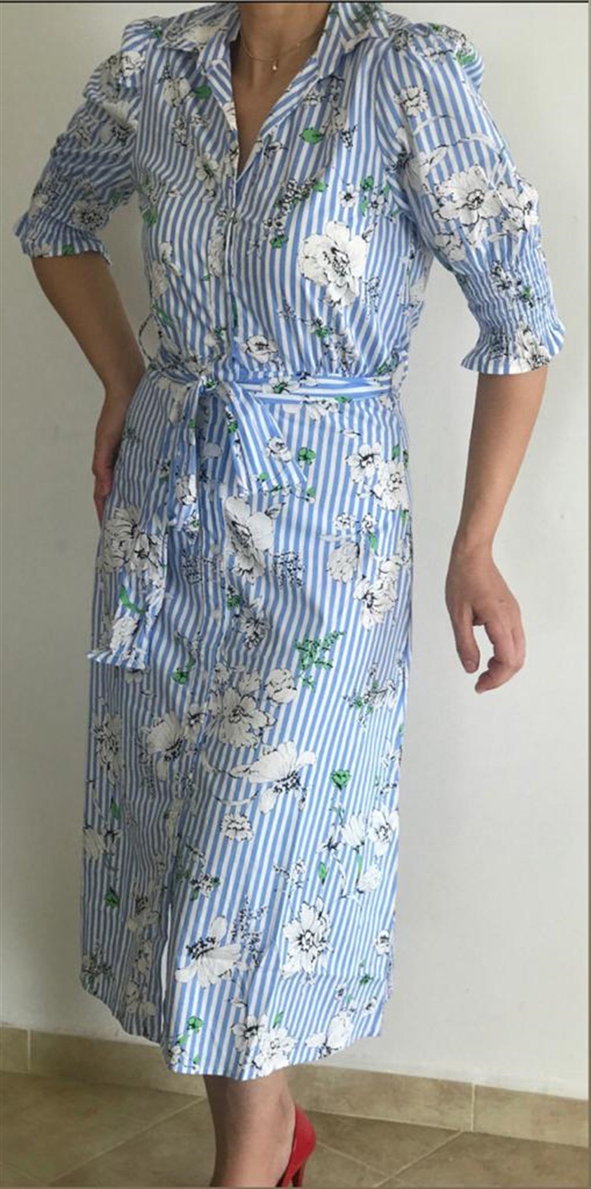 Mavi Beyaz Çizgili Çiçek Desenli Kemerli Tasarım Elbise - Yaz Gündoğan Butik