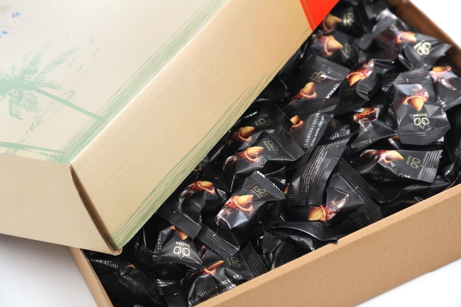 Toptan Bitter Çikolatalı Bademli Hurma 5 kg