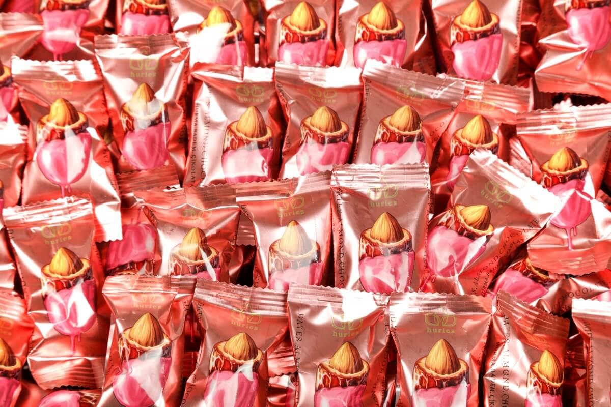 Toptan Çilek Çikolatalı Bademli Hurma 5 kg