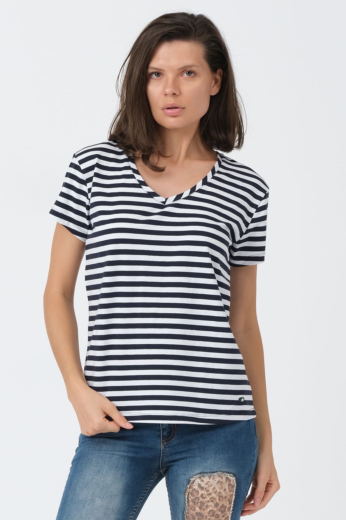 Çizgili Beyaz - Lacivert V Yaka Basic T-shirt ND-2003