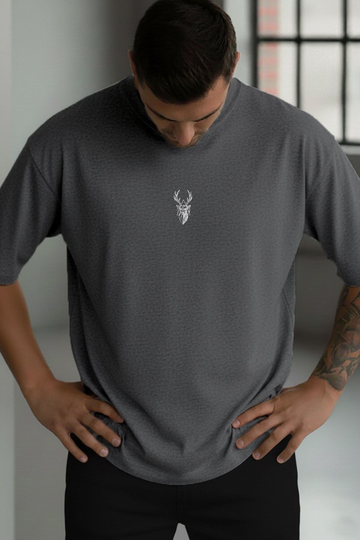 Erkek Antrasit Gri Melanj Geyik Baskılı Oversize Fit Bol Geniş Kalıp Salaş Kesim T-shirt