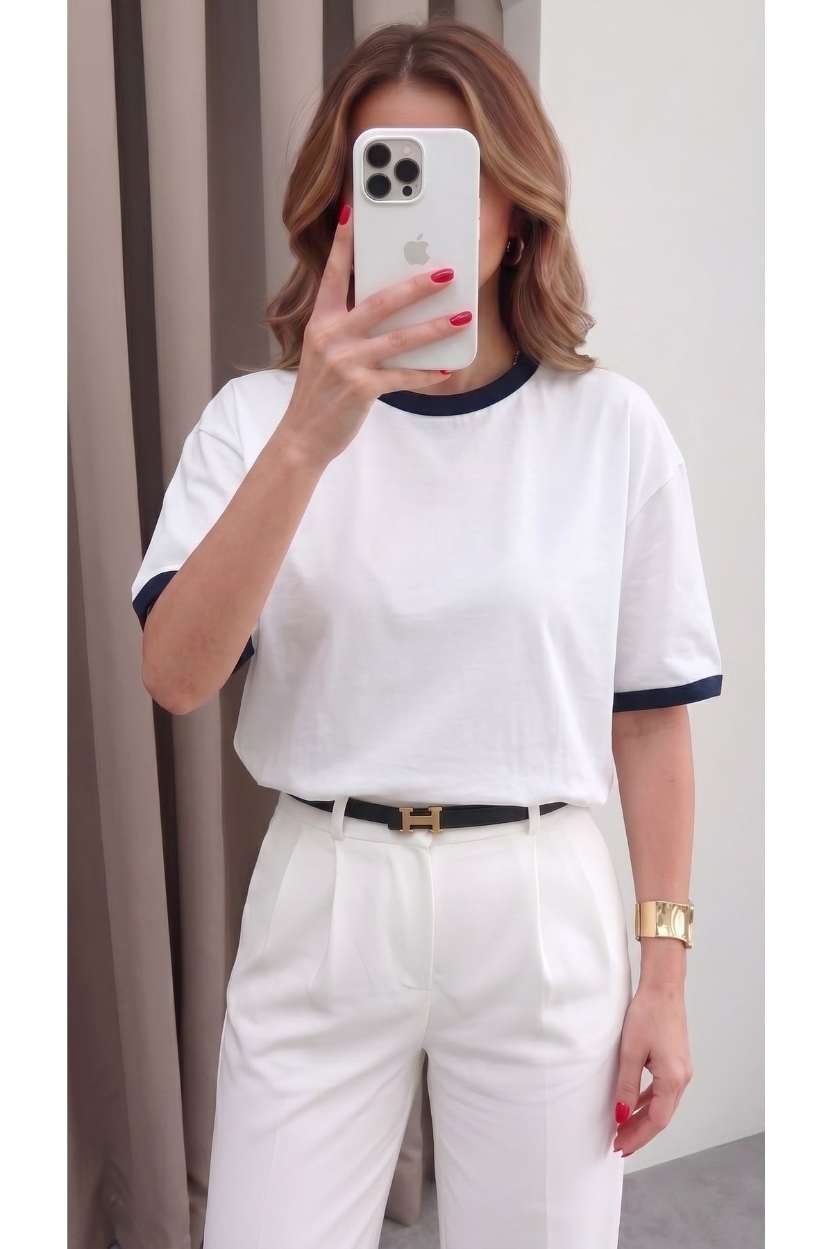 Kadın Beyaz Lacivert Biye Garnili Orta Kalın Kumaş Bisiklet Yaka Yarım Oversize Salaş T-shirt