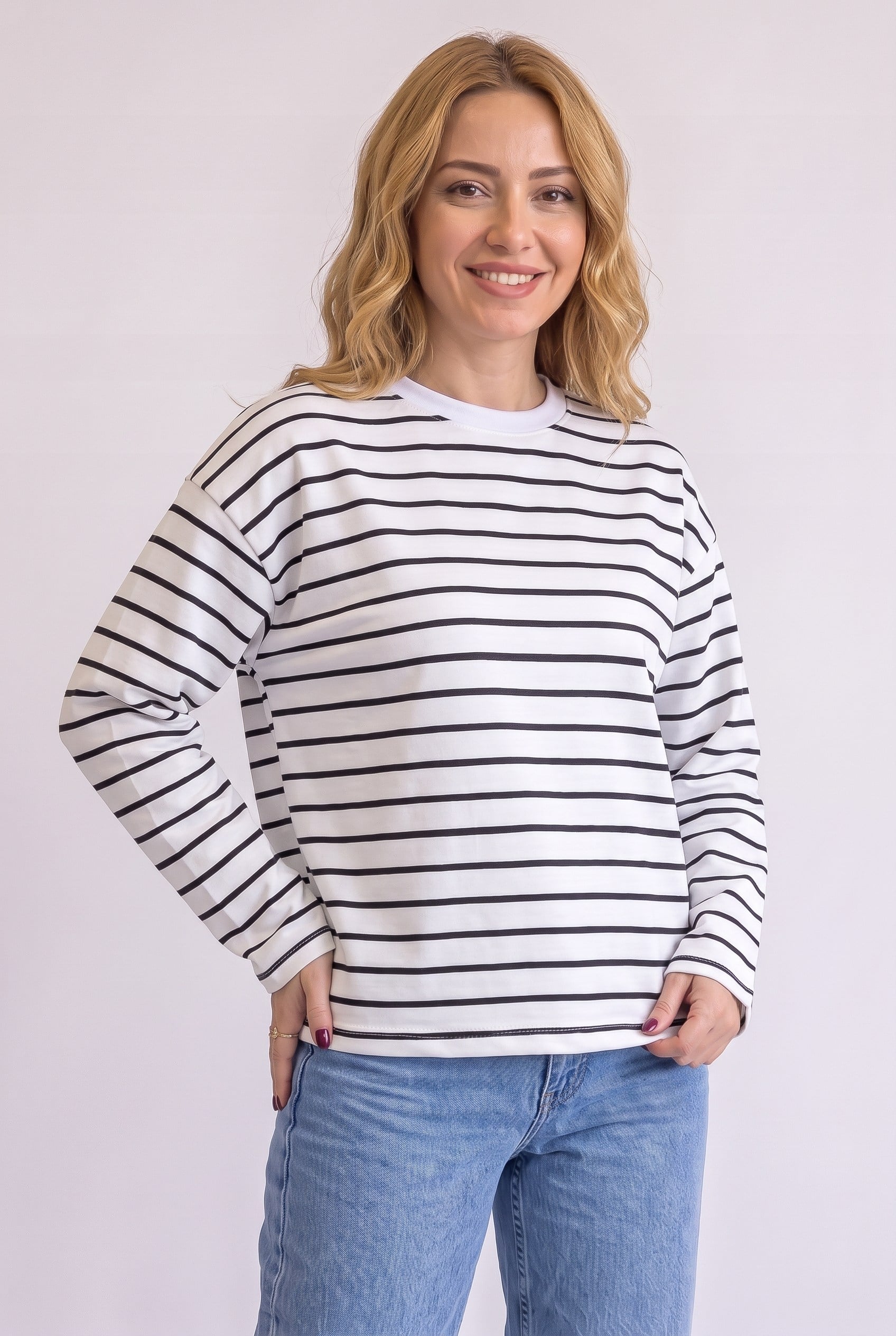 Kadın Beyaz Siyah Geniş Kol İnce Çizgili İki İplik Oversize Sweatshirt