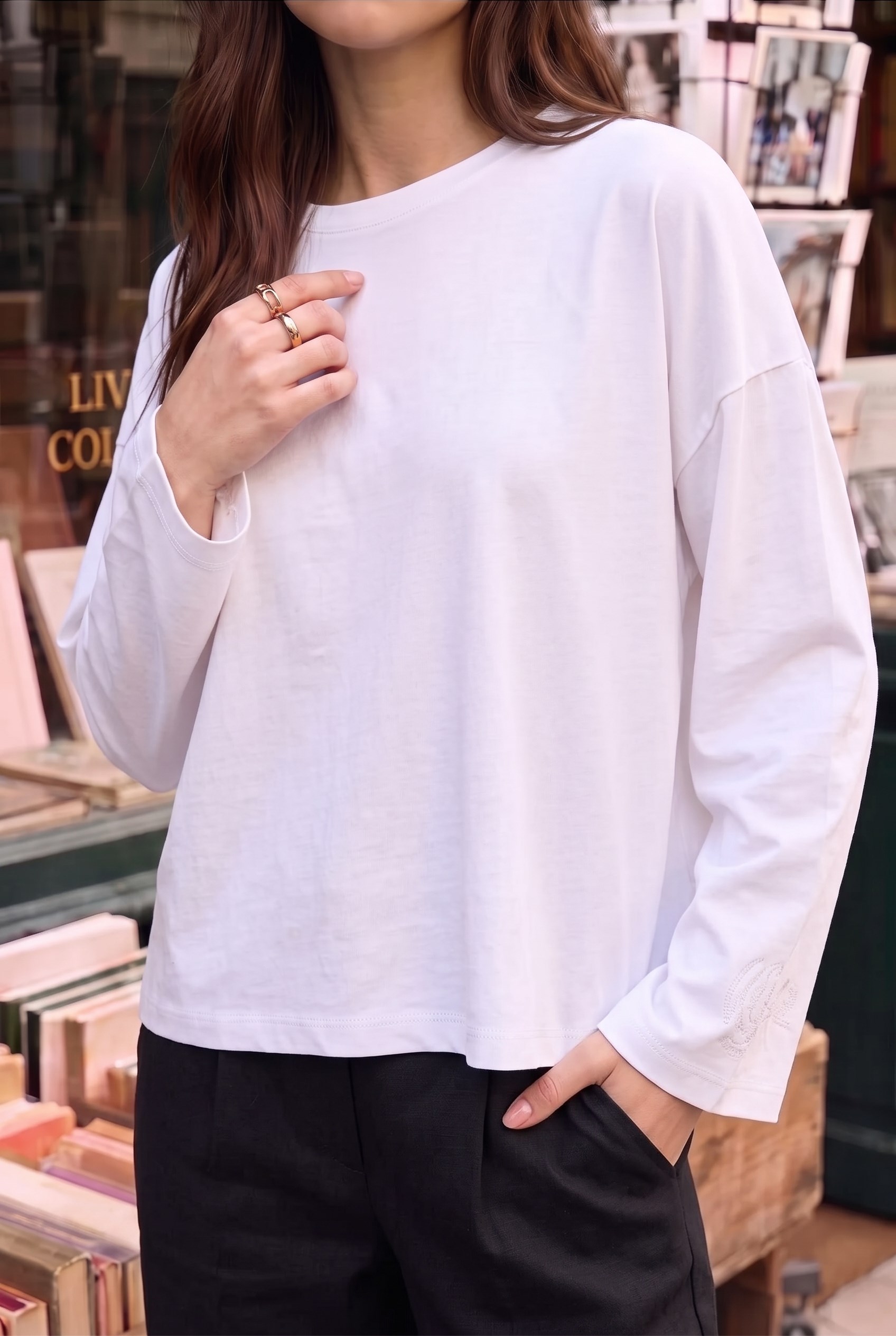 Kadın Beyaz T-shirt Geniş Kol Bisiklet Yaka Uzun Kollu Tişört