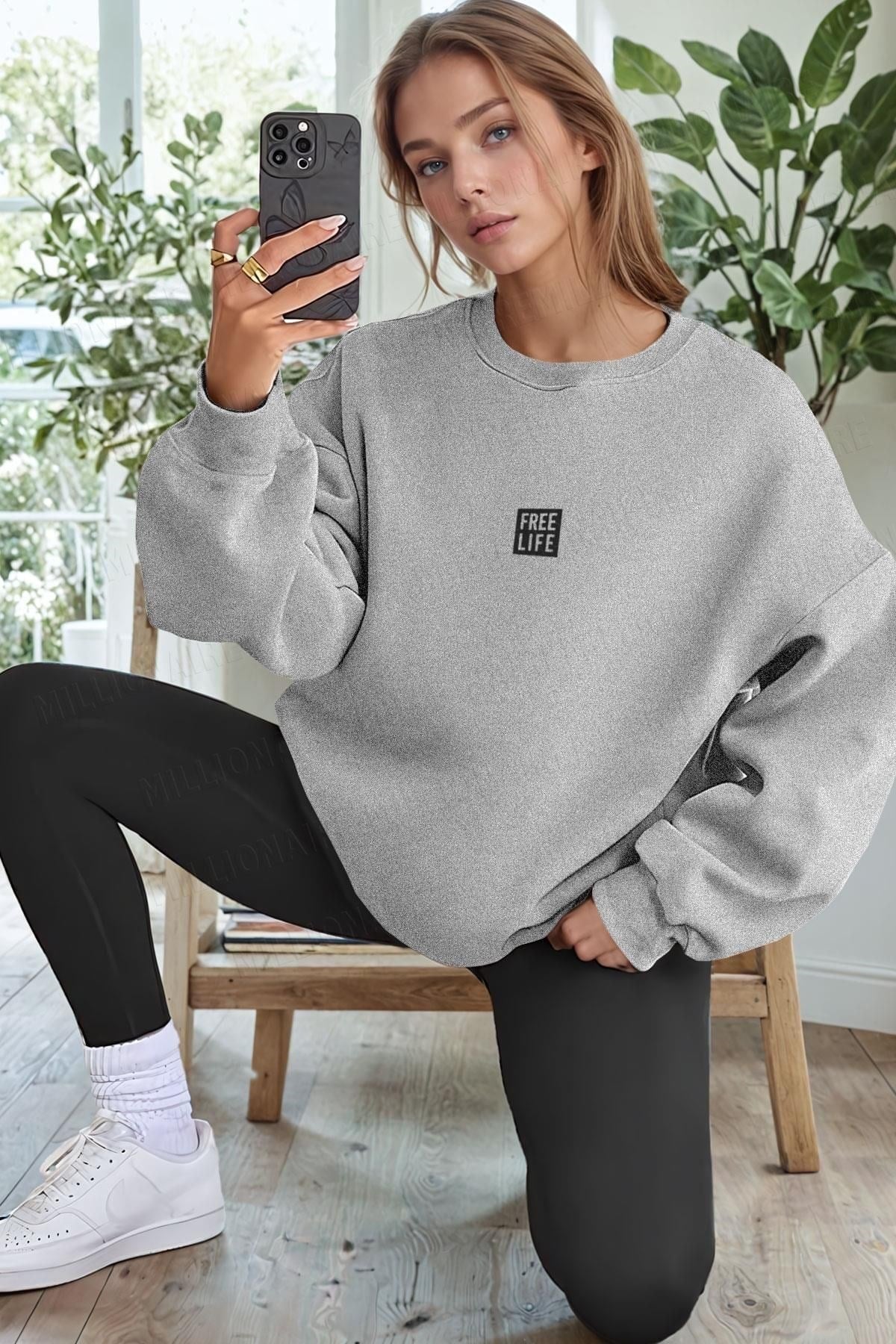 Kadın Gri Free Life Baskılı 0 Sıfır Yaka Oversize Salaş Bol Kesim Polar Sweatshirt