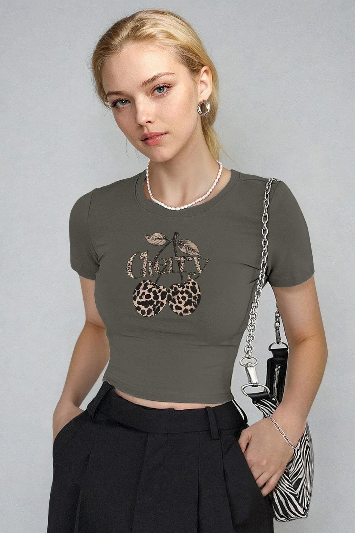 Kadın Haki Kiraz Leopar Desenli Bisiklet Yaka Likralı Kısa Kol Body Crop Bluz