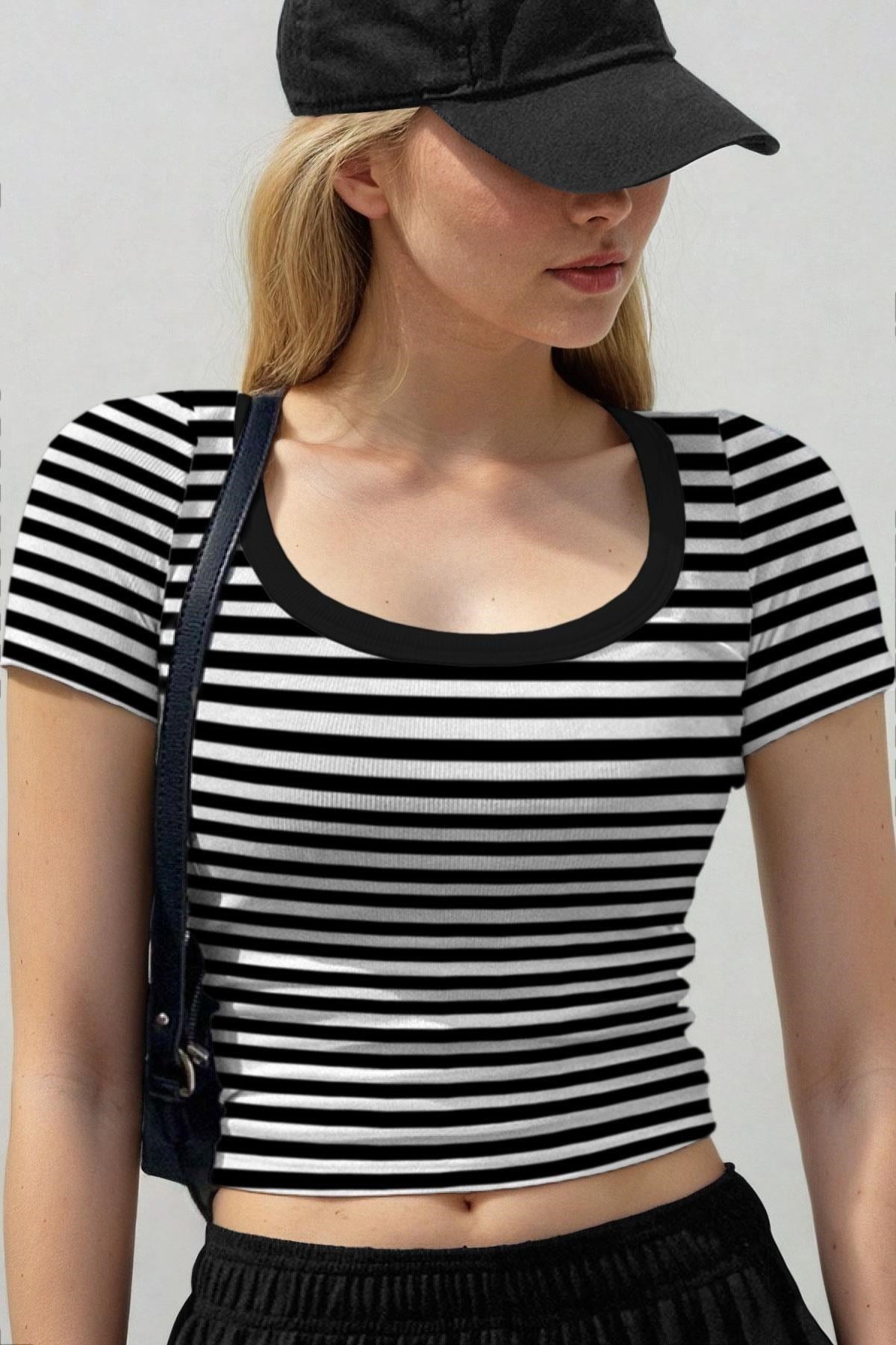 Kadın Kalın Çizgili Siyah-Beyaz U Yaka Kısa Kollu Fitilli Kaşkorse Body T-Shirt