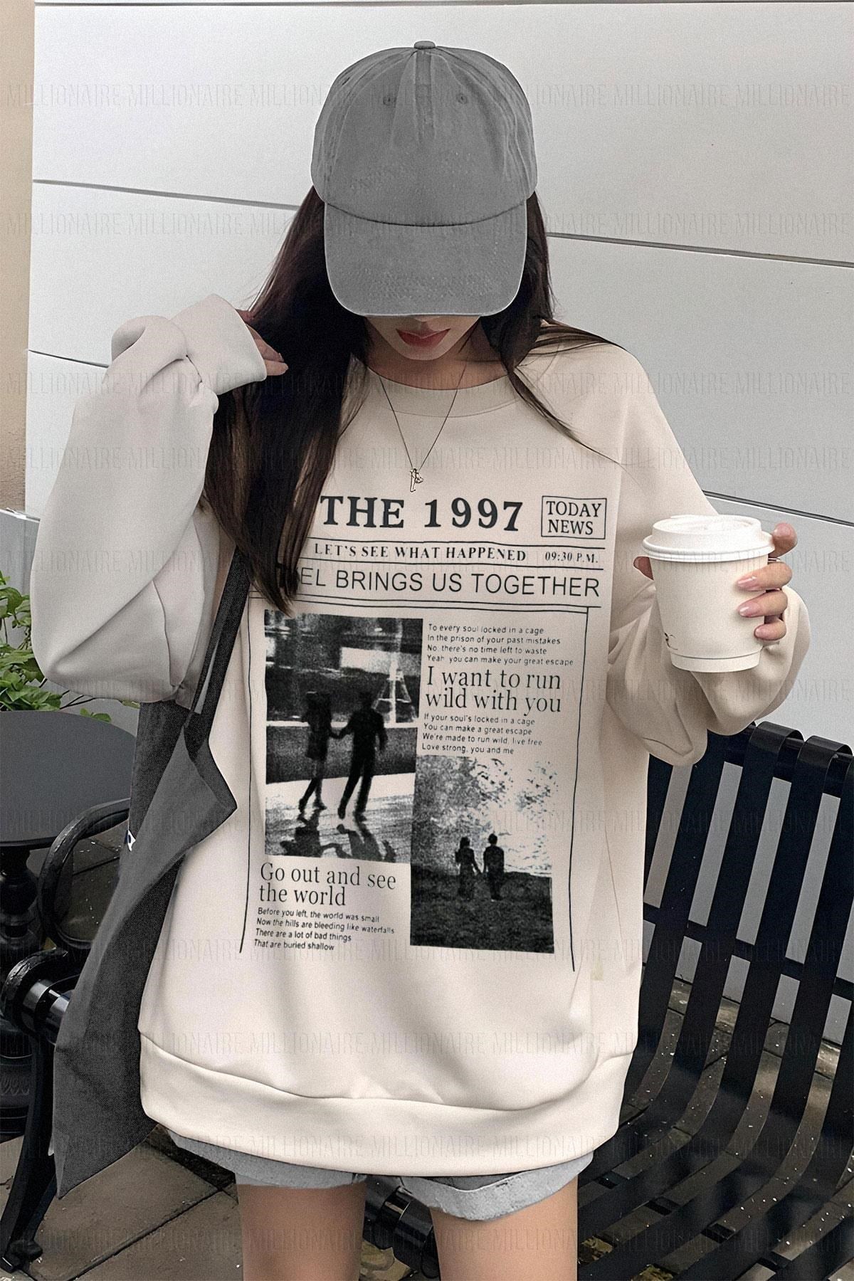 Kadın Kırık Beyaz Krem Ekru 1997 Baskılı 0 Sıfır Yaka Oversize Salaş Bol Kesim Polar Sweatshirt