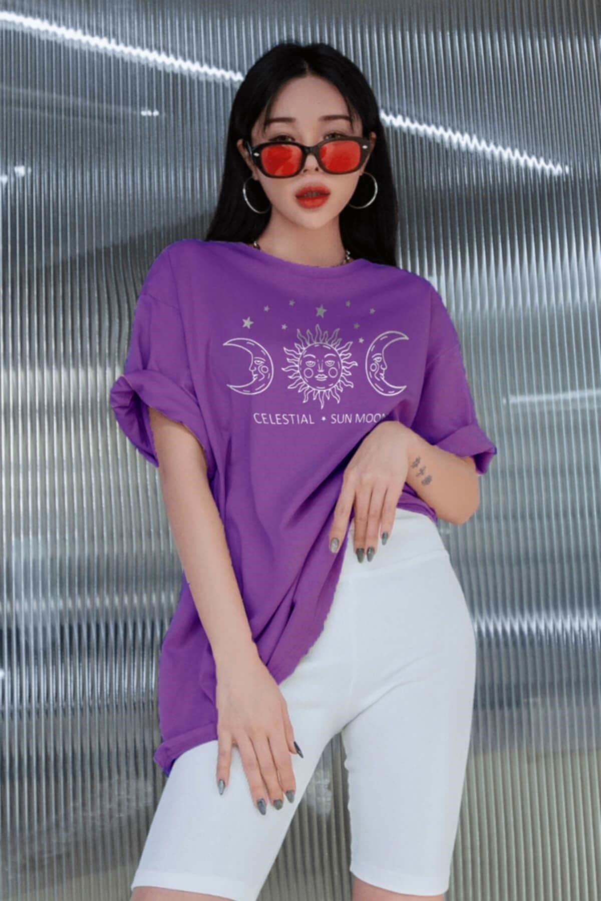 Kadın Mor Oversize Celestial Sun Moon Baskılı T-Shirt - K2113