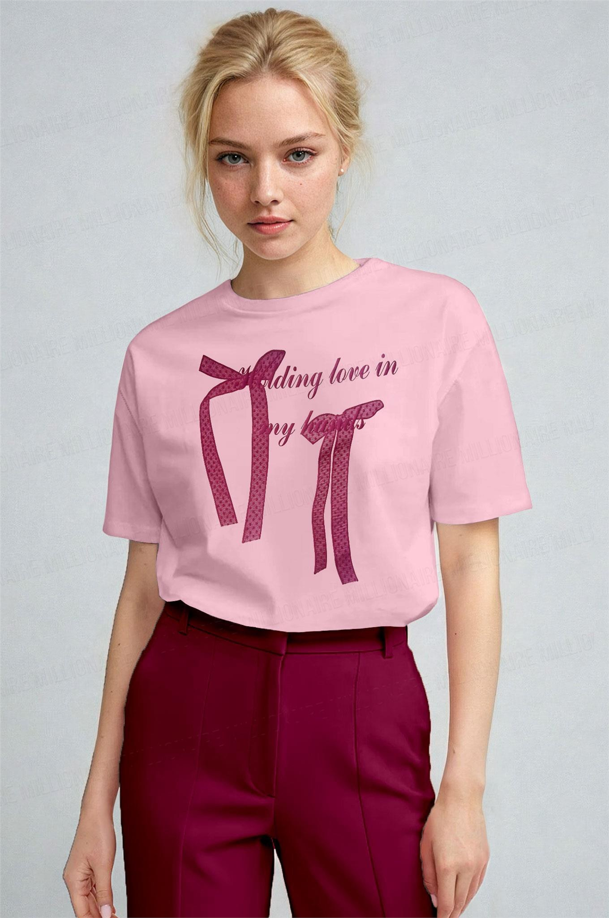 Kadın Pembe Kurdele Kabaran Dokulu Baskı Regular Fit Normal Kalıp T-shirt