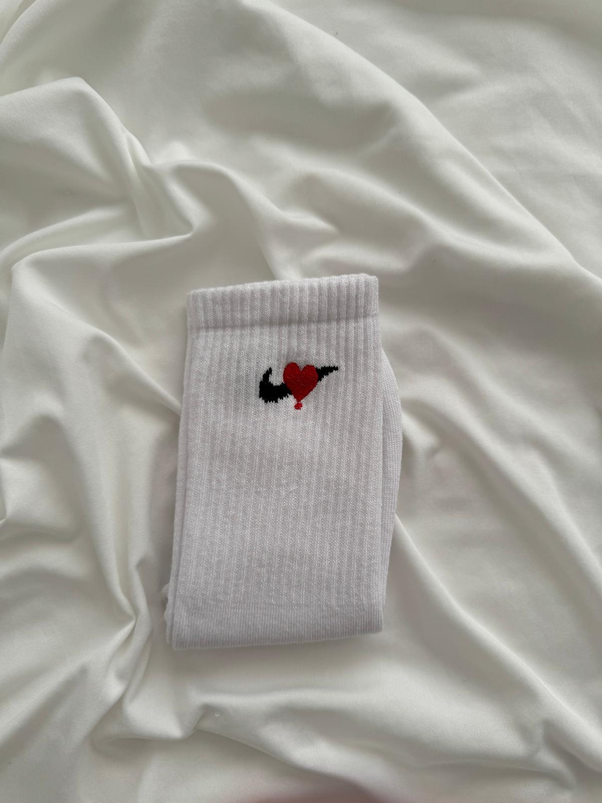 Marka Logo İşlemeli Kalp Çiçek Beyaz Çorap