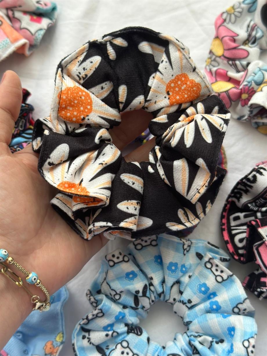 Papatya Desenli Scrunchie Lastik Toka