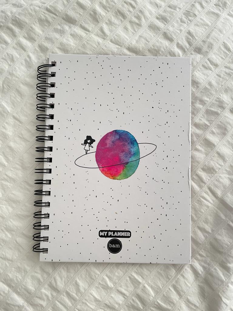 Satürnde Yürüyen Kız Konuşan Ajanda