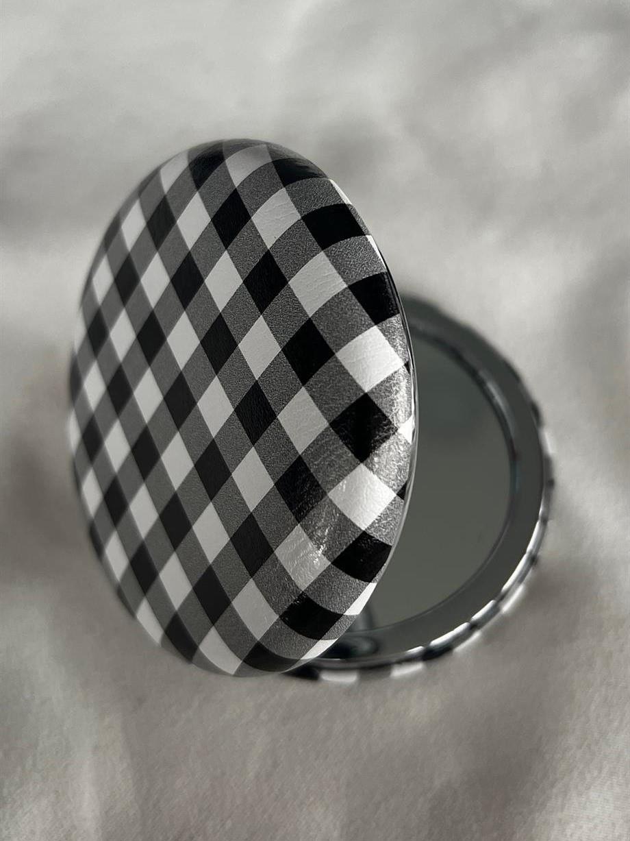 Siyah Beyaz Kareli El Aynası