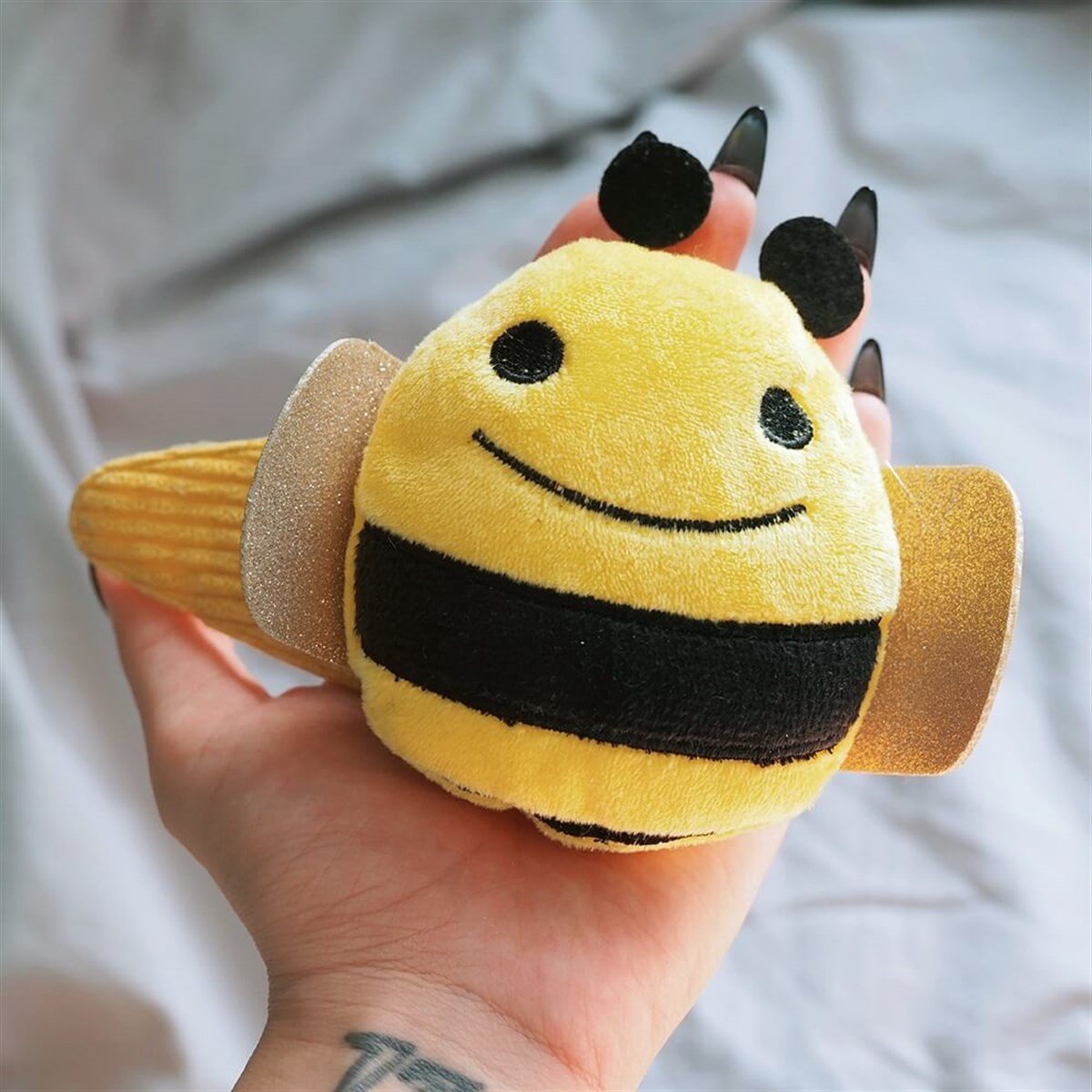 Arı Dev Çıtçıt Toka