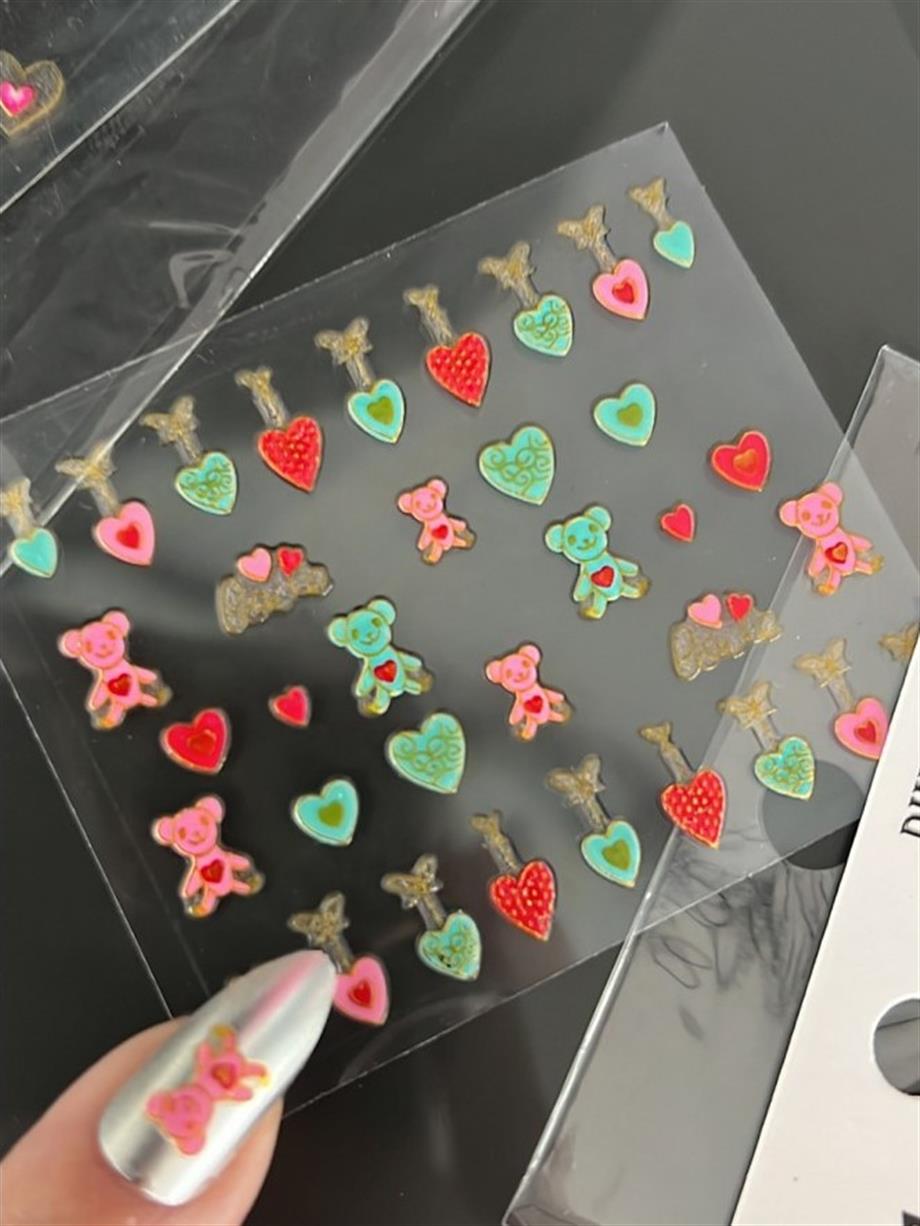 Ayıcık ve Kalp Figürlü Tırnak Sticker