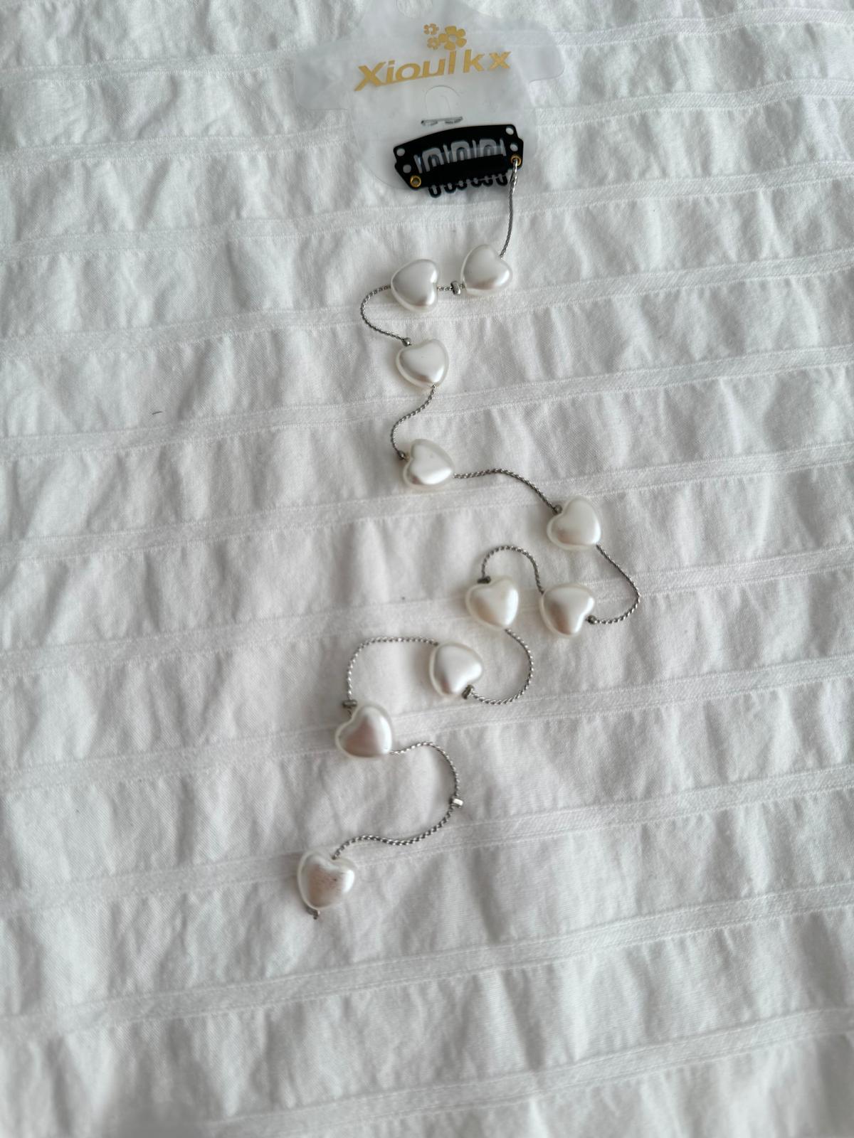 Beyaz Kalpli Zincirli Detaylı Çıtçıtlı Saç Aksesuarı