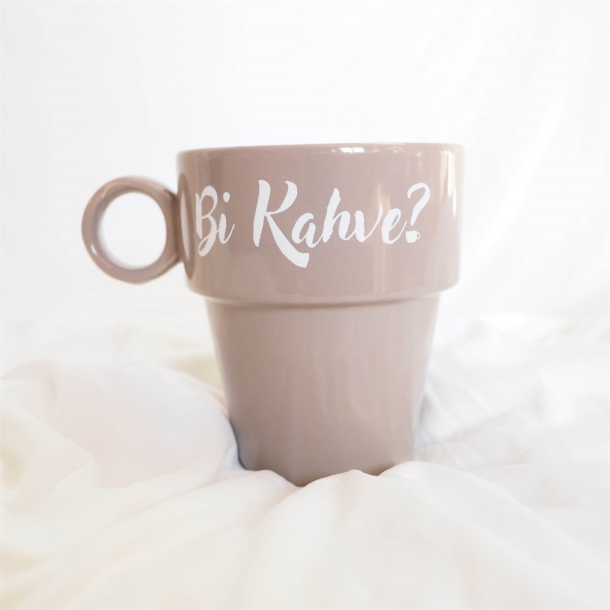 Bi Kahve? Bej Koni Kupa