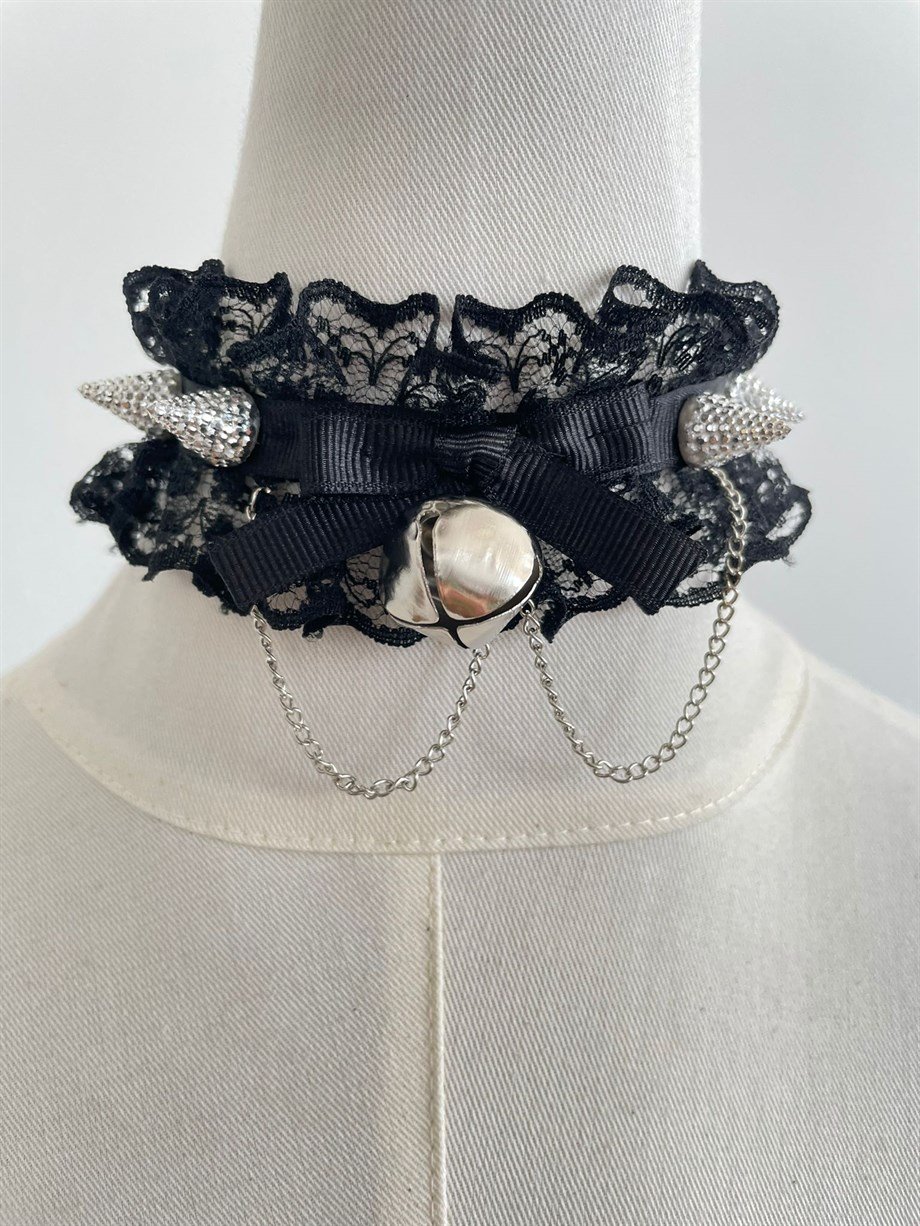 Çanlı Siyah Dikenli Choker Kolye