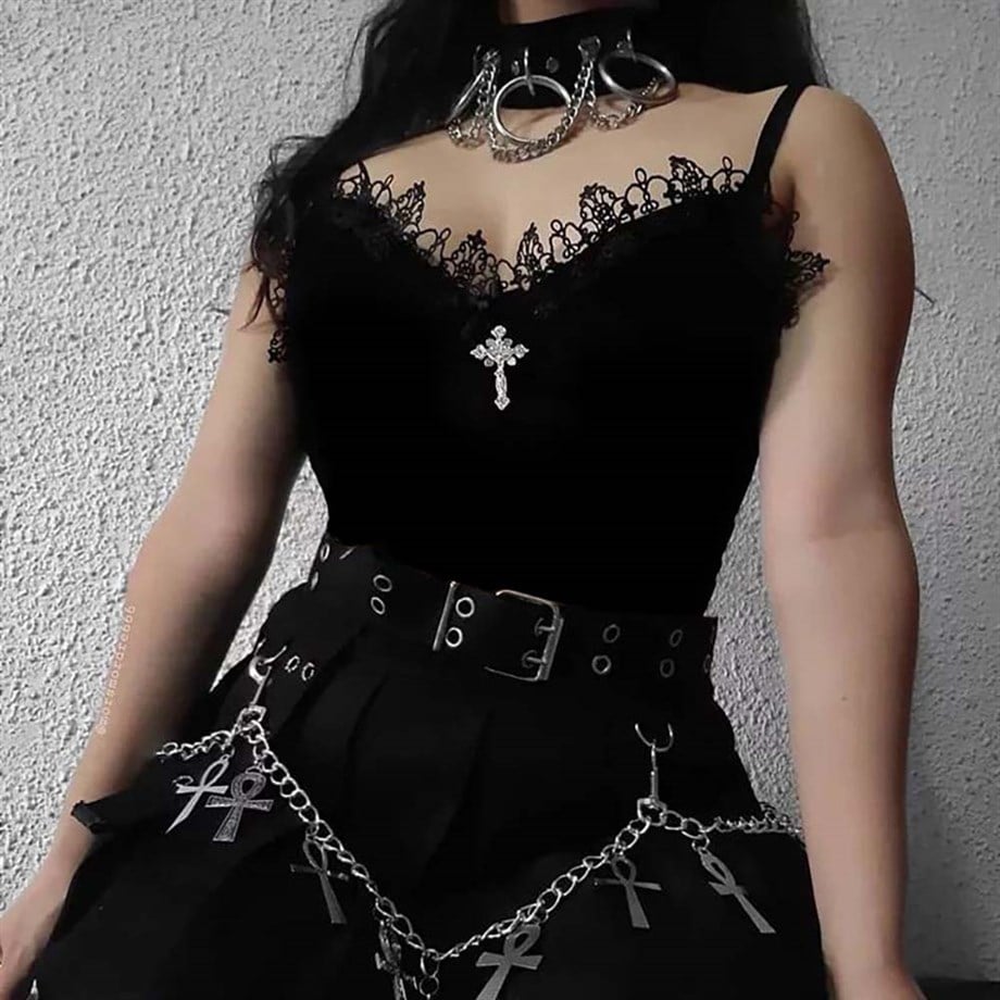 Dantelli Gothic Haç Detaylı Siyah Bluz