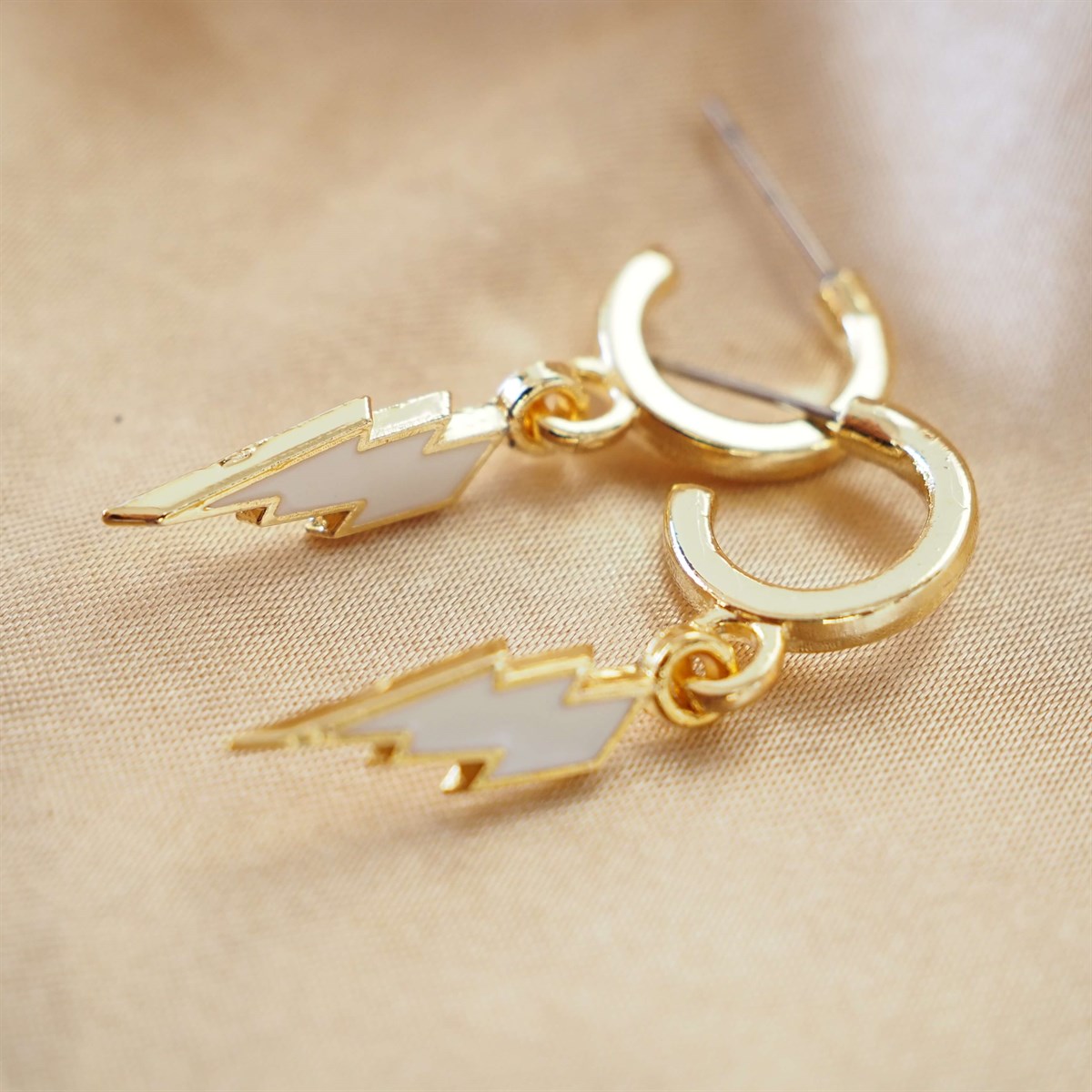 Gold Beyaz Şimşek Küpe