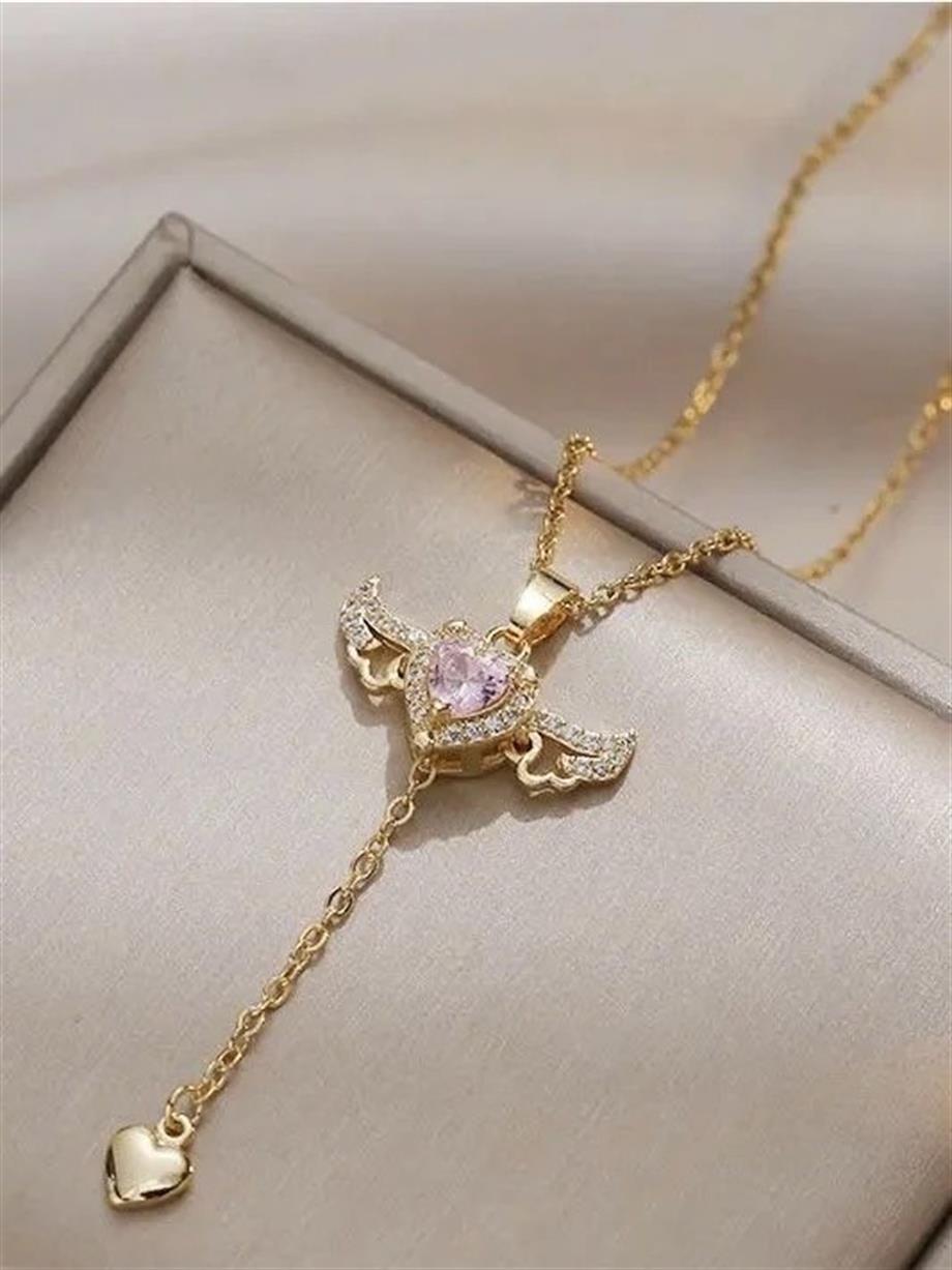 Gold Hareketli Kanatlı Kolye