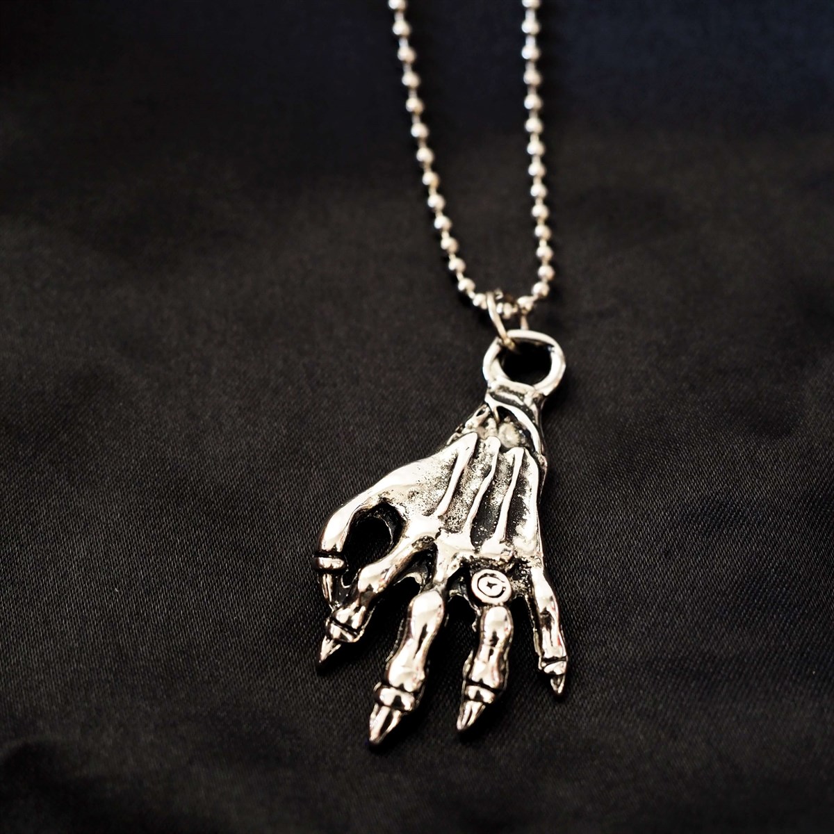 Gothic İskelet El Kolye