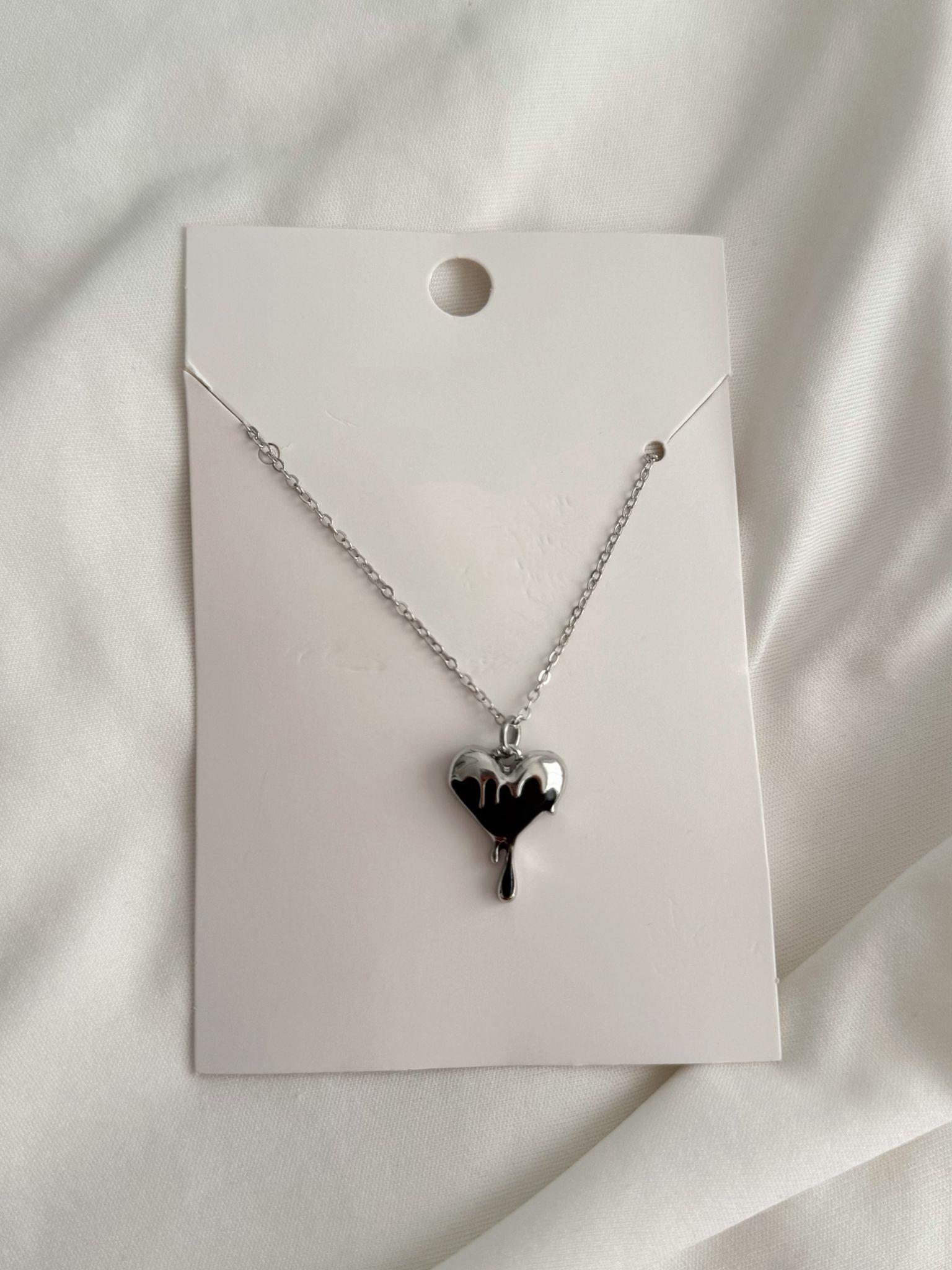 Gümüş Renk Zincirli Black Crystal Heart Melting İthal Kolye