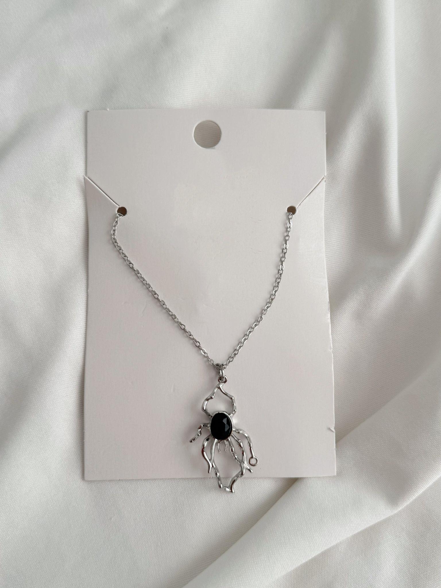 Gümüş Renk Zincirli Kanlı Örümcek İthal Kolye