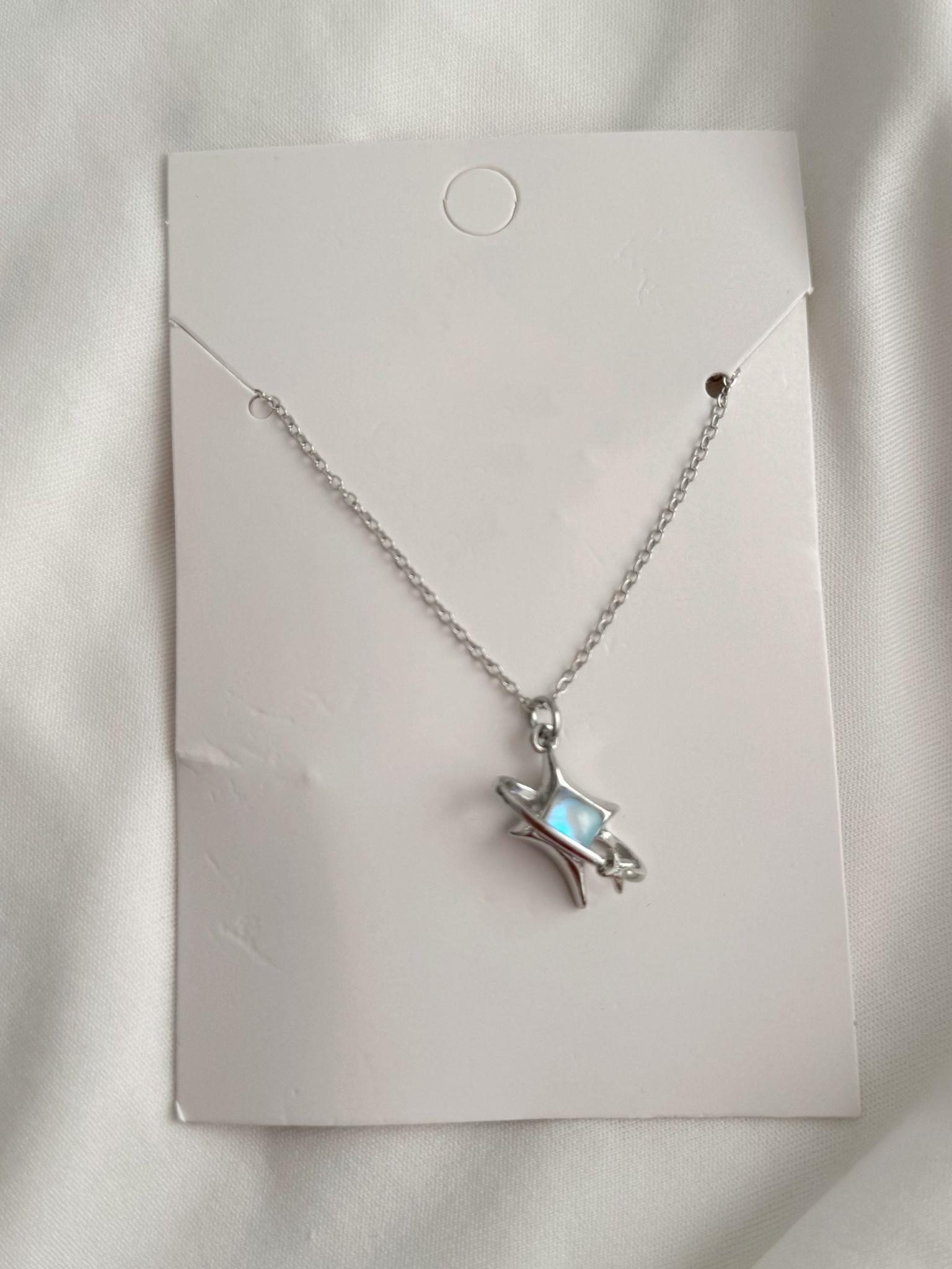 Gümüş Renk Zincirli Taşlı Kuyruklu Yıldız Saturn İthal Kolye