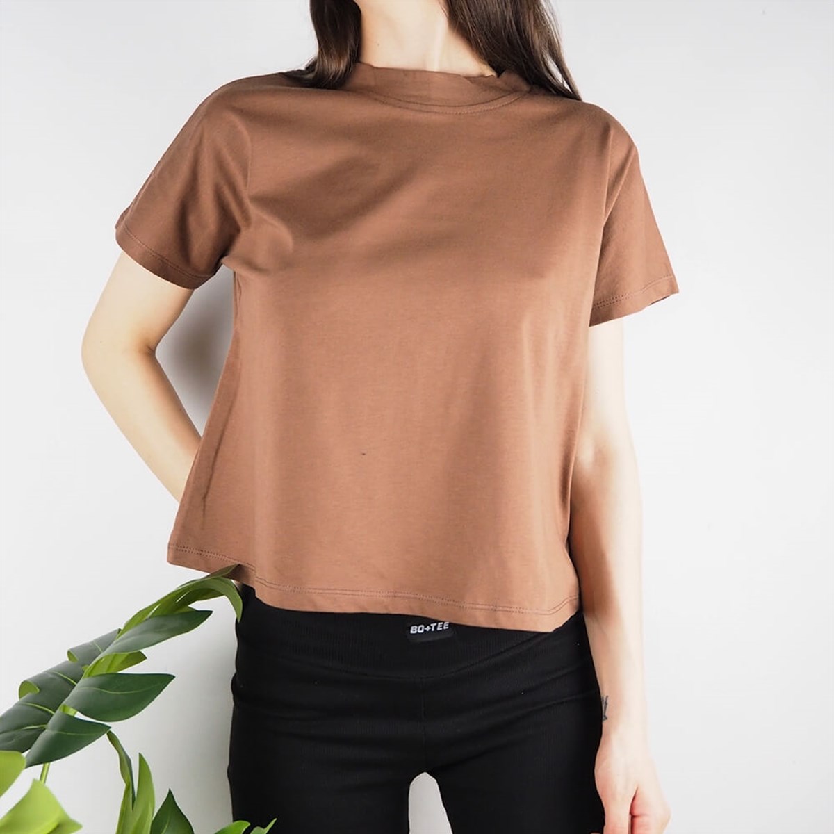 Kahverengi Dik Yaka Crop T-shirt