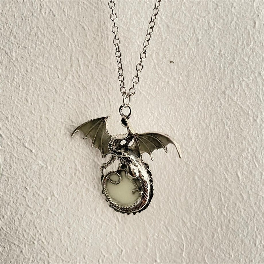 Karanlıkta Parlayan Ejderha Kolye