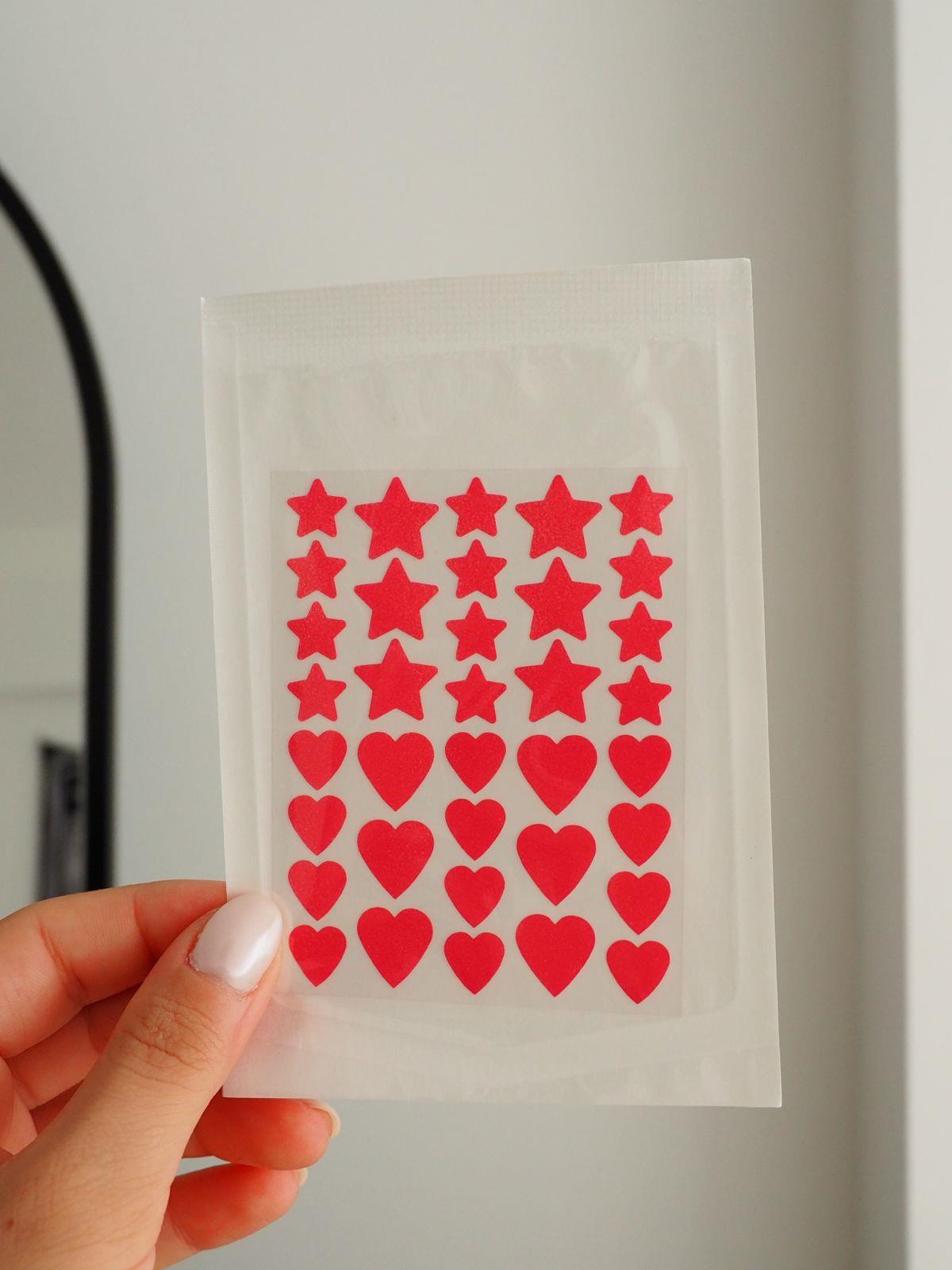 Kırmızı Yıldız ve Kalp Sivilce Bandı