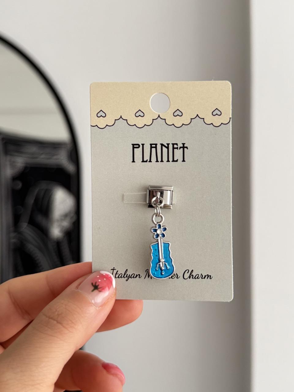 Mavi Gitar Çiçek Sallantılı Kartlı İtalyan Charm