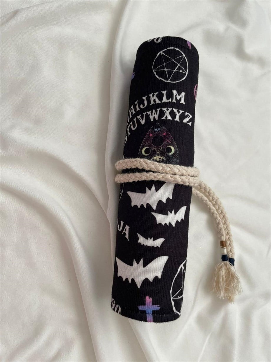 Pastel Gothic Ouija Baskılı Rulo Kalemlik