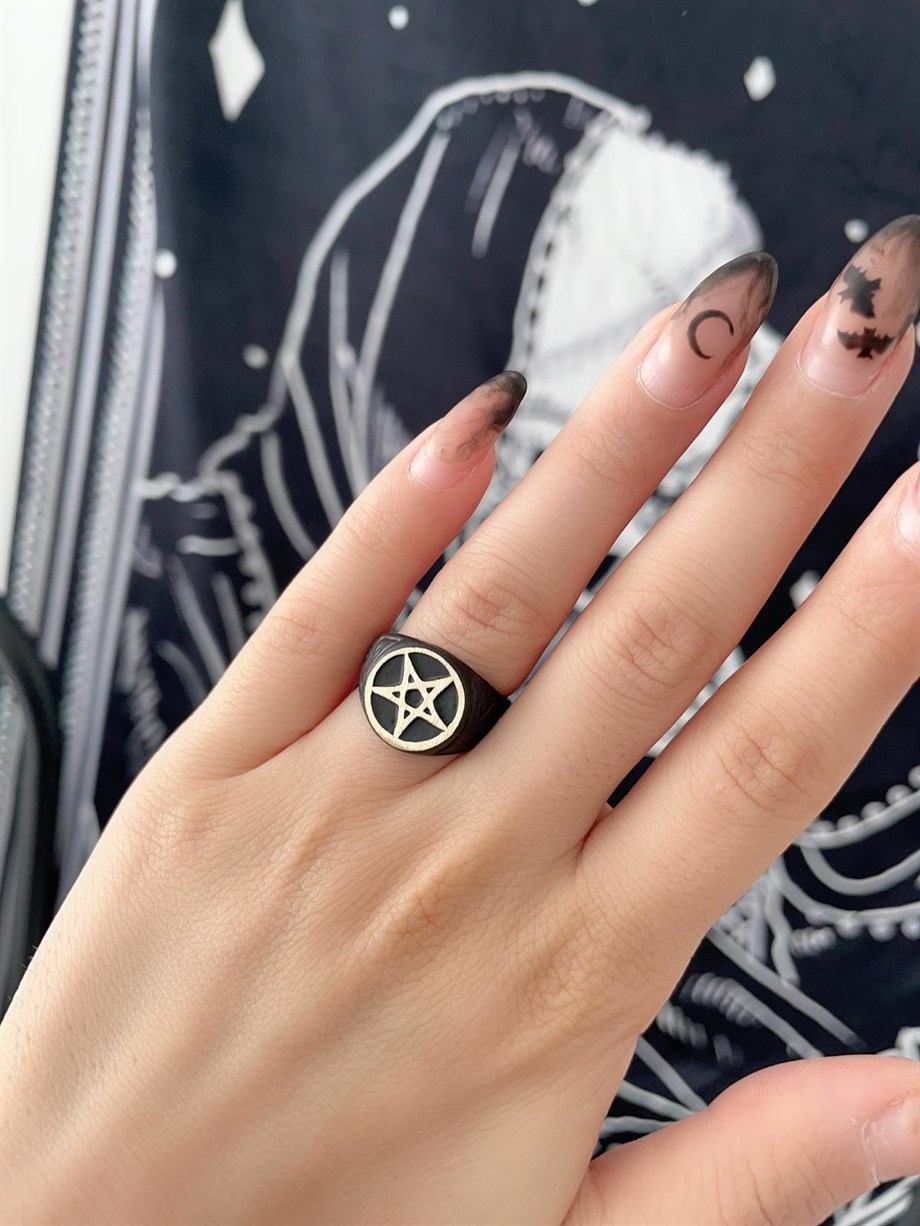 Pentagram Mineli Yüzük Siyah