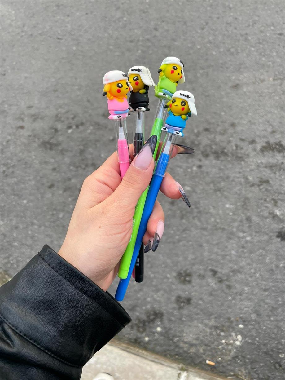 Pikachu Yumurtlayan Kalem Renkleri