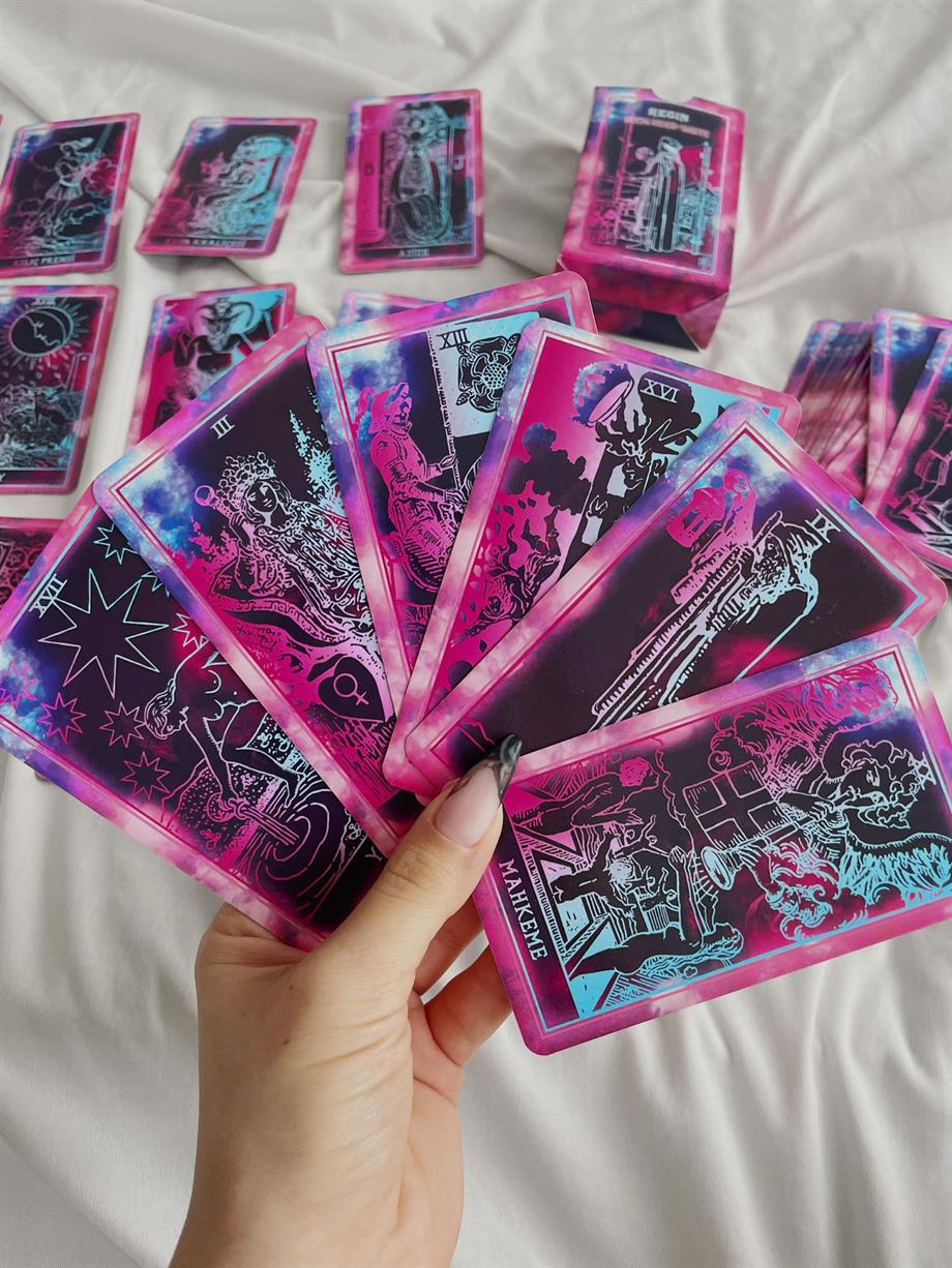 Regin Neon Tarot