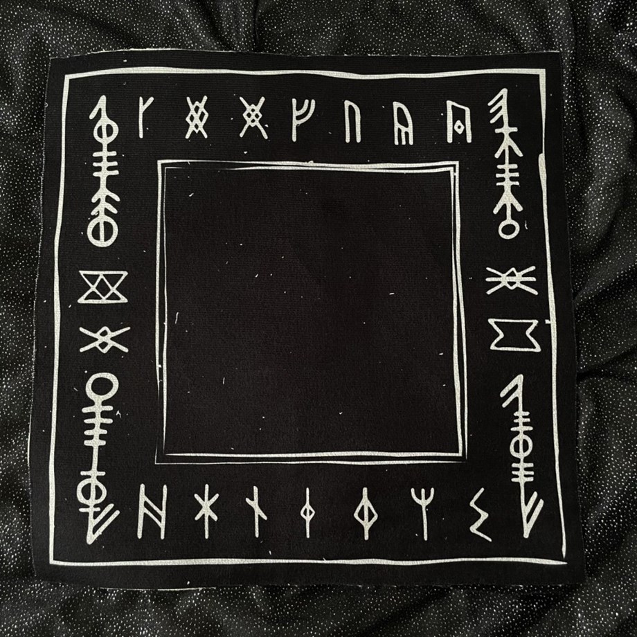 Regin Runic Tarot Örtüsü - Sunak Bezi