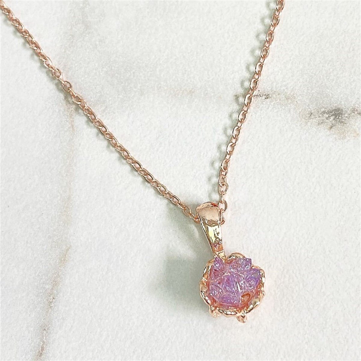 Rose Renk Lila Lotus Çiçeği Figürlü Zincir Kolye