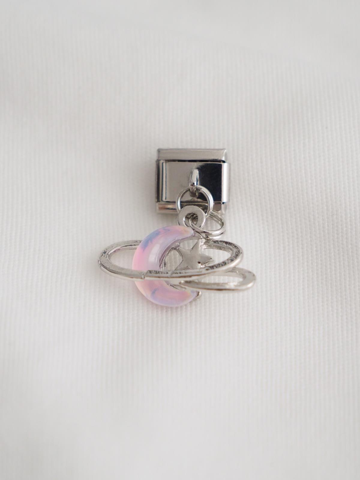 Sallantılı Saturn Ay İtalyan Charm