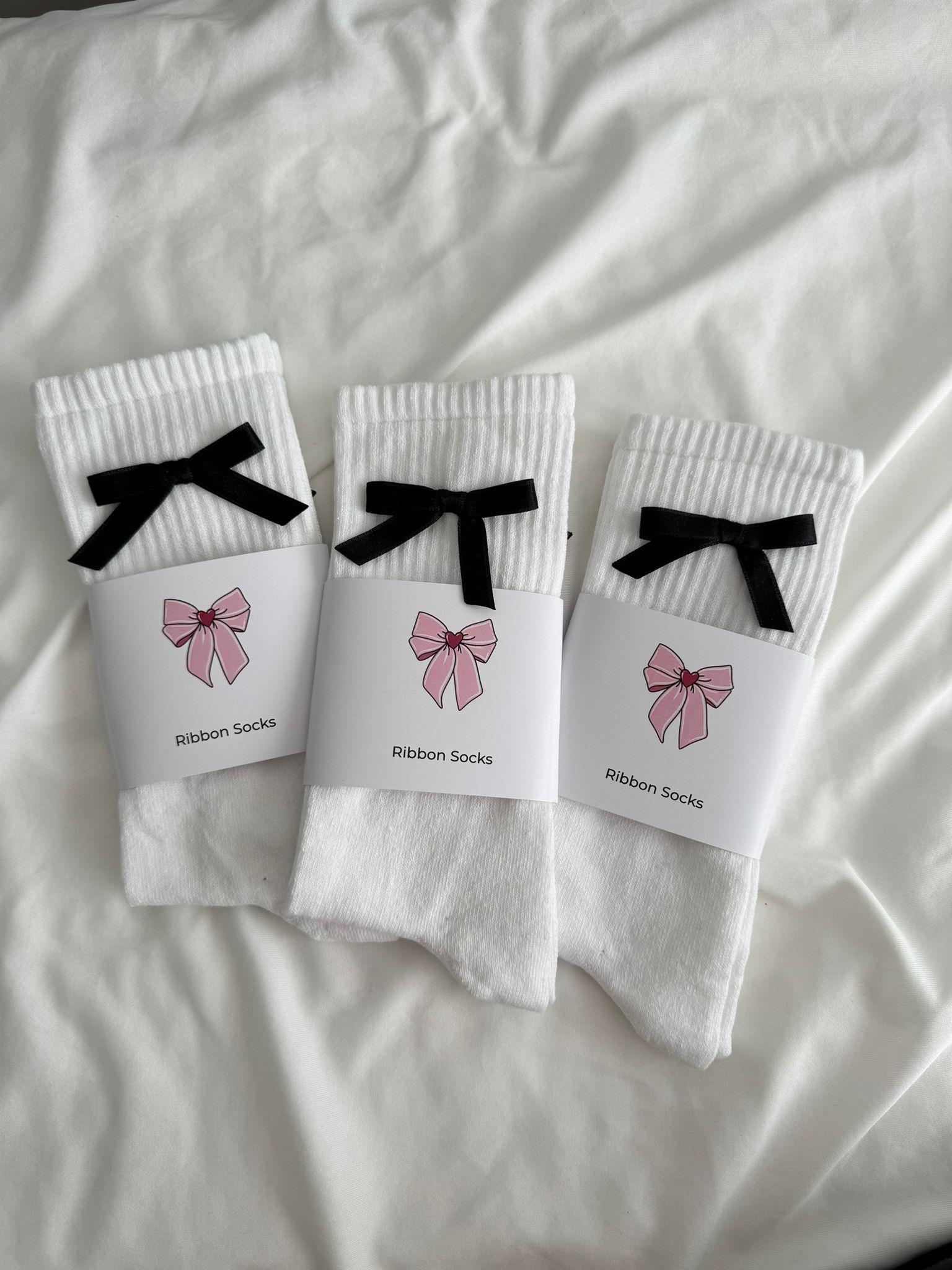 Siyah Ribbon Kurdele İşlemeli Beyaz Çorap