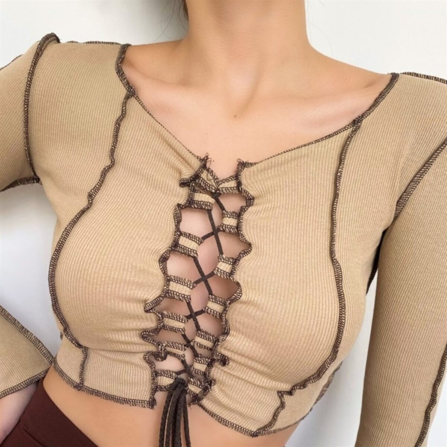 Ters Dikişli Önü Bağcıklı Bej Crop Bluz