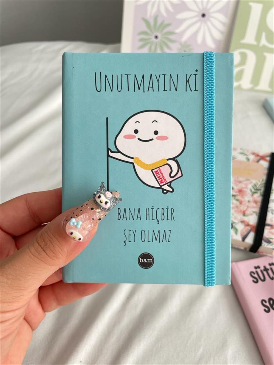Unutmayın ki Bana Hiçbir Şey Olmaz Sert Kapaklı Lastikli Mini Defter