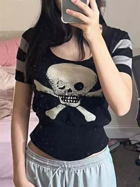 Çizgili Kollu Grunge Skull T-shirt