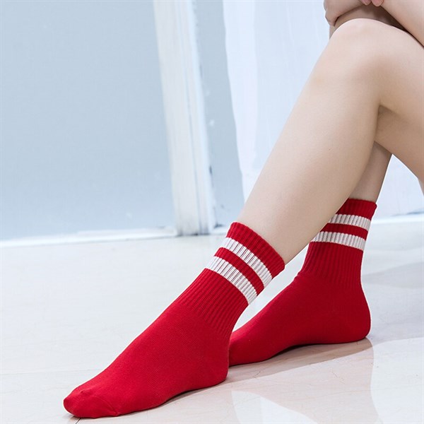Kırmızı Çizgili Çorap
